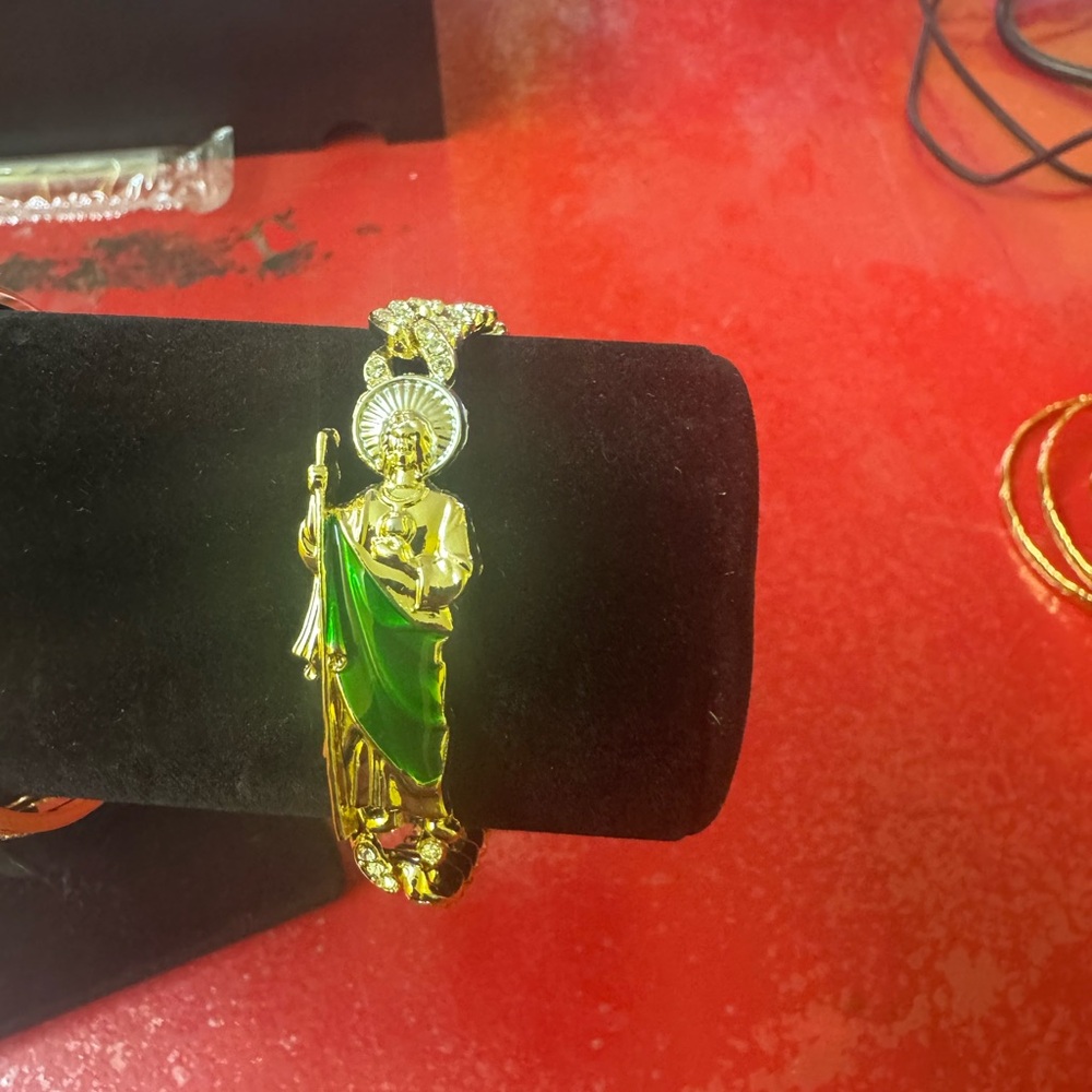 Elegant Gold and Green Bracelet